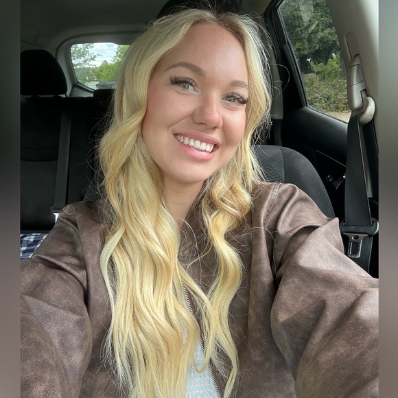 Meet your Posher, Kaitlyn - Picture 1 of 1